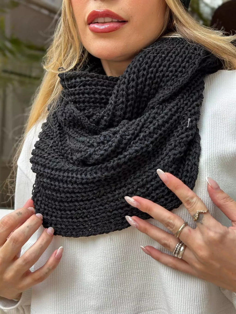 Cachecol Feminino de Tricô em Lã com Duas Voltas