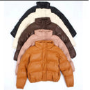 Jaqueta Puffer Feminina de Couro Forrada com Capuz